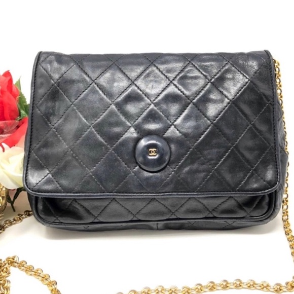 CHANEL Handbags - Auth CHANEL Matelasse Lambskin Chain Crossbody